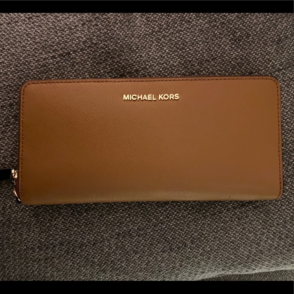 Michael Kors Jet Set Travel Continental Wallet